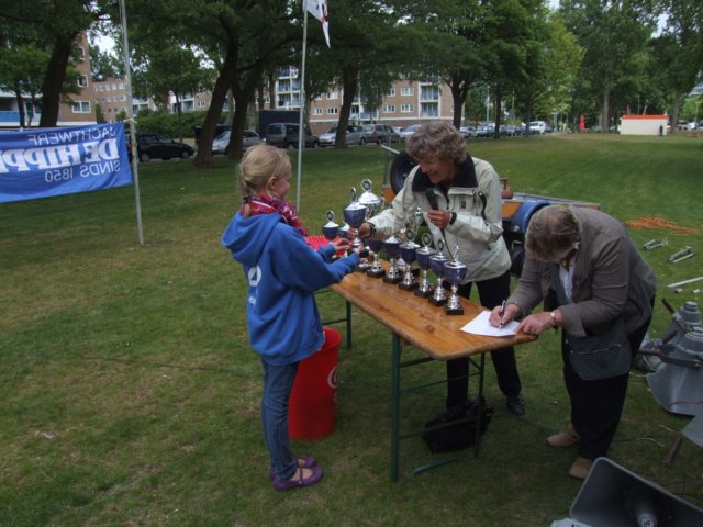 isarolvandezweplasserswasnoordhollandskampioenbijdedamespupillen.jpg